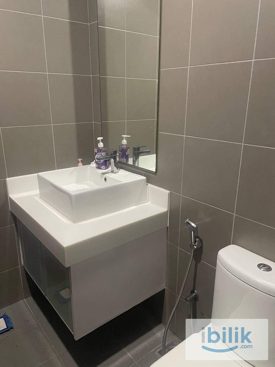 Medium Room with Private Bathroom – Mercu Summer Suites (KLCC) - Image 6