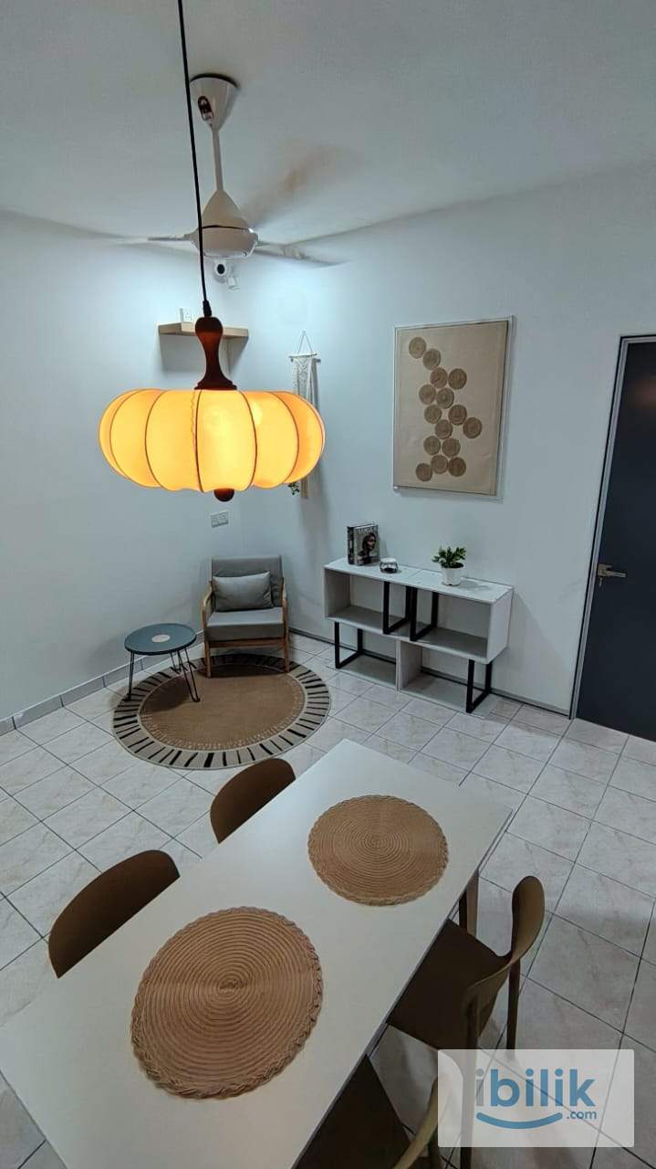 Female ONLY Middle Room For RENT! - Image 2
