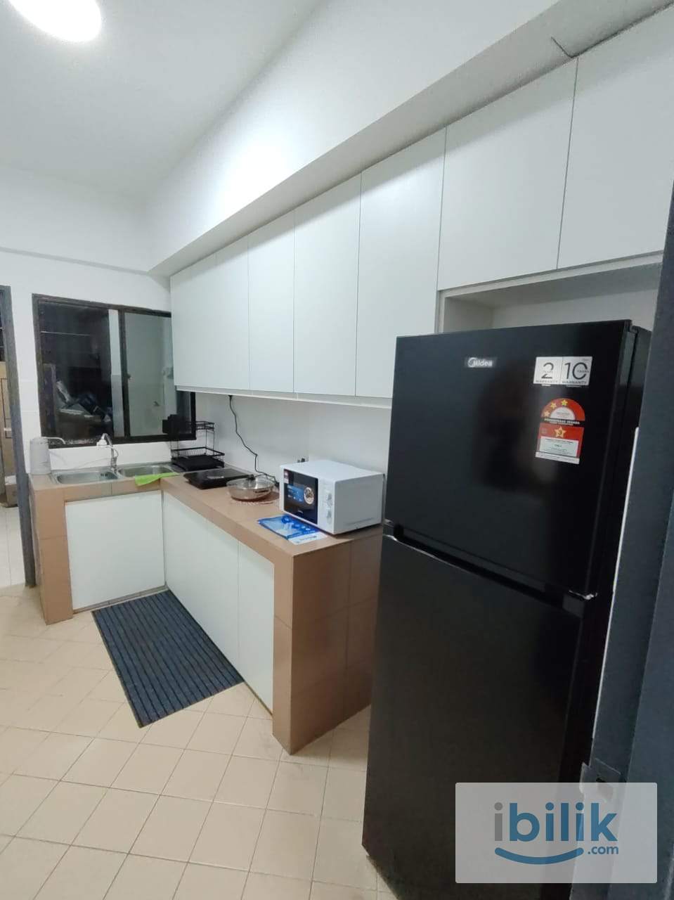 Female ONLY Middle Room For RENT! - Image 3