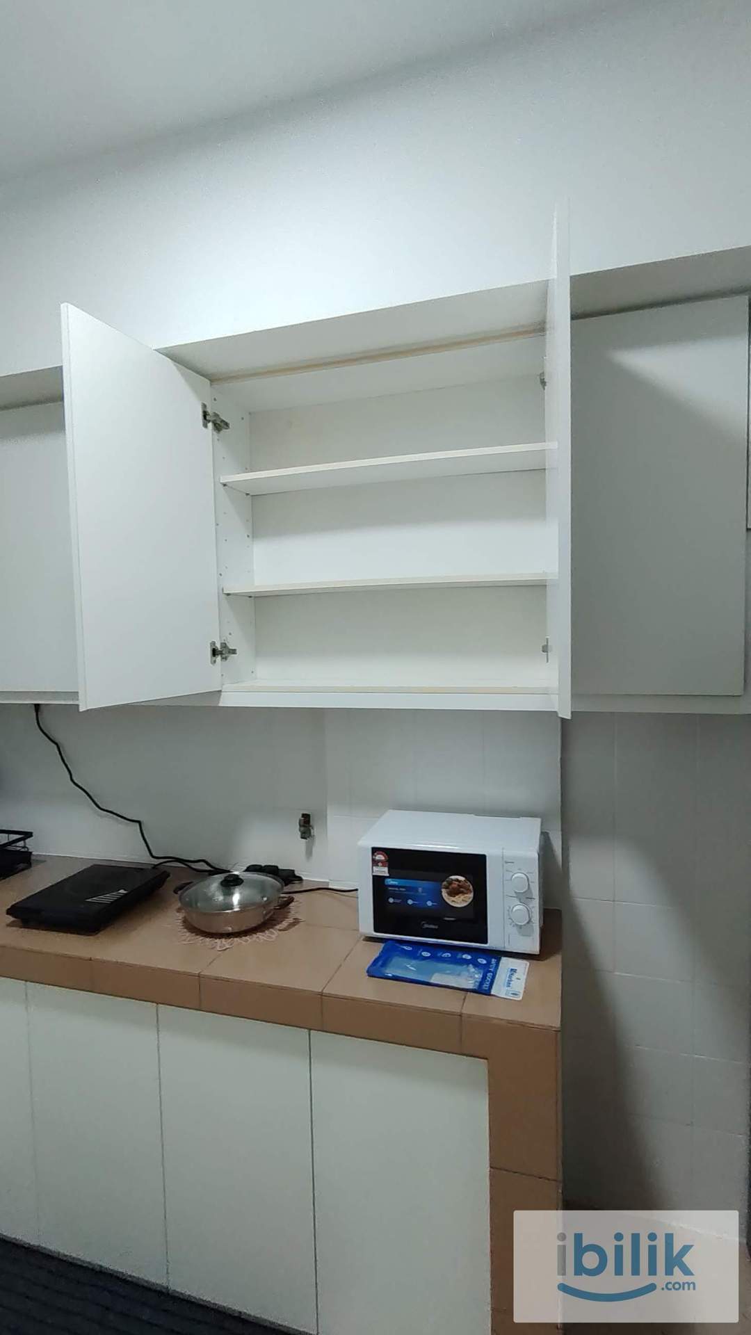 Female ONLY Middle Room For RENT! - Image 4