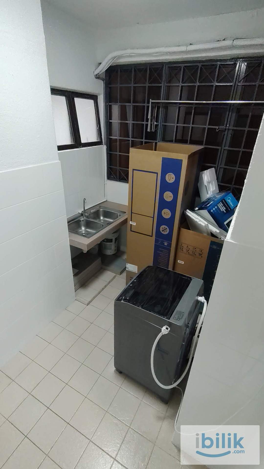Female ONLY Middle Room For RENT! - Image 6