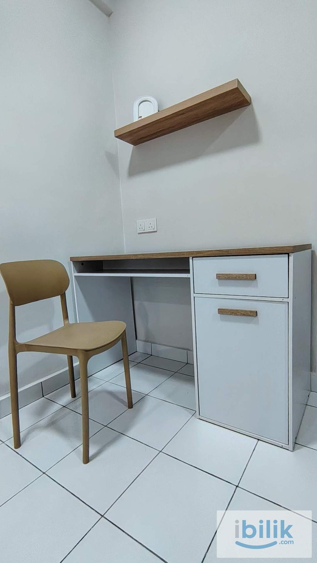 Female ONLY Middle Room For RENT! - Image 6