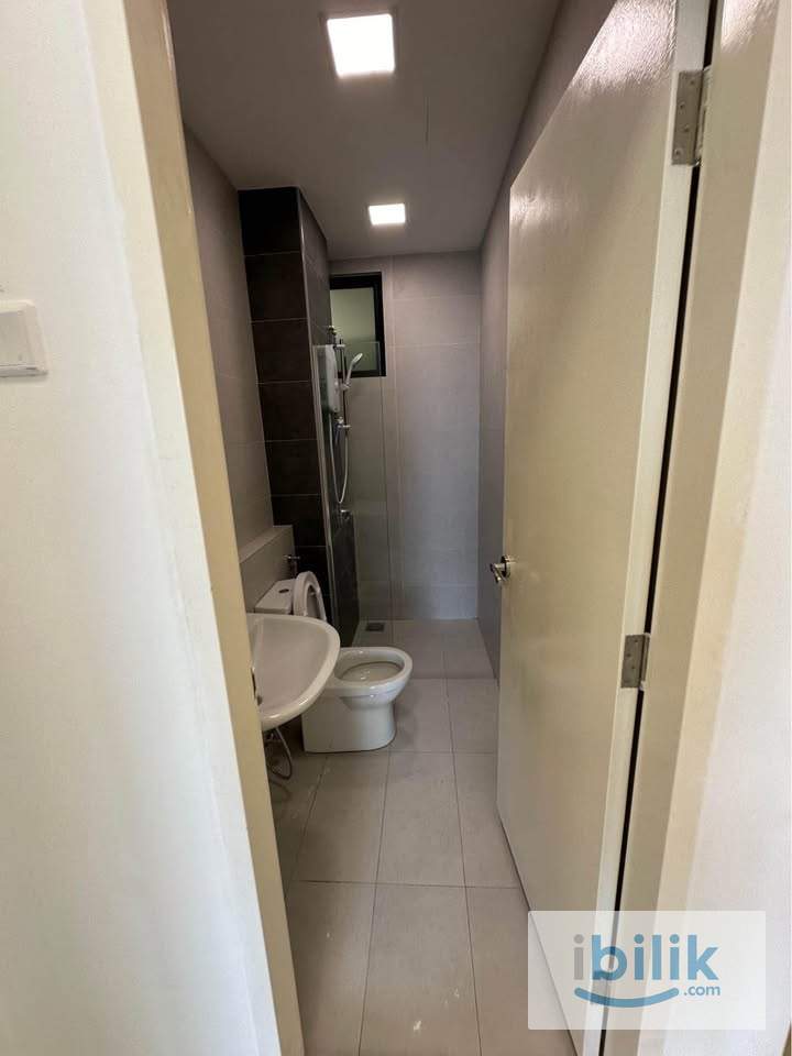 🏡 Spacious Medium Room Near MRT Maluri 🚇 Stay @ Lavile Residence | Fully Furnished - Image 2