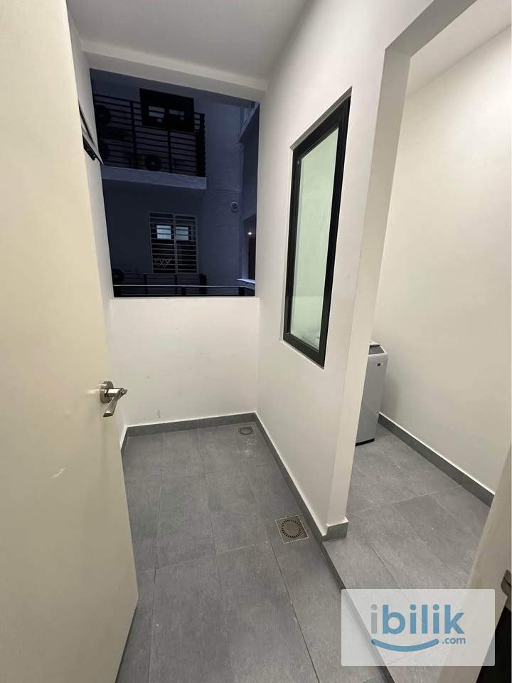 🏡 Spacious Master Room with Private Bathroom Near MRT Maluri 🚇 Stay @ Lavile Residence | Fully Furnished - Image 5