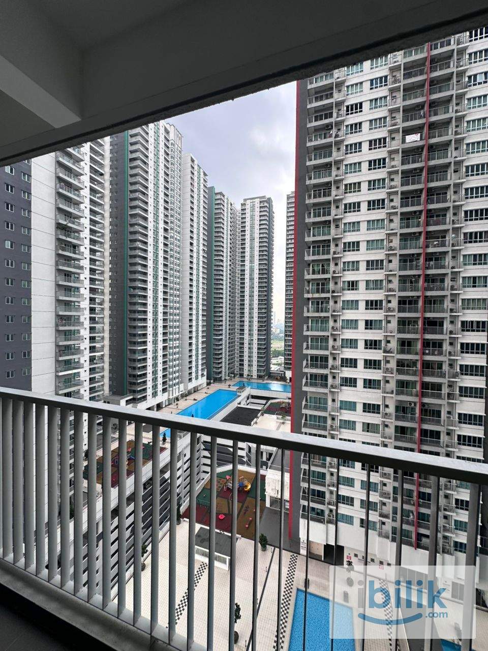 Spacious Balcony Room | 5 Mins Walk to LRT Salak Selatan - Image 5