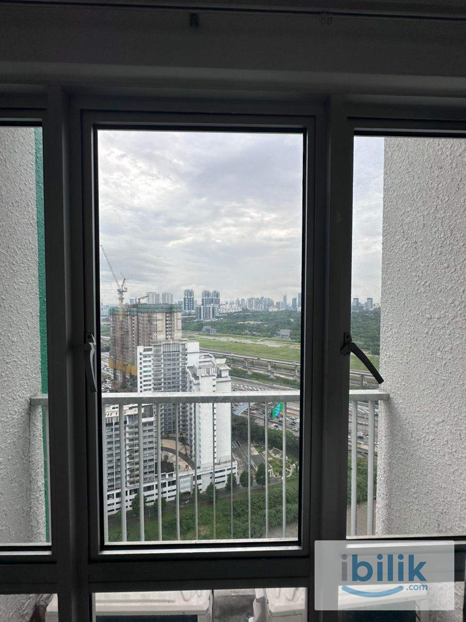 Master Room For Rent | 5min walk to LRT Salak Selatan | WiFi Included - Image 4
