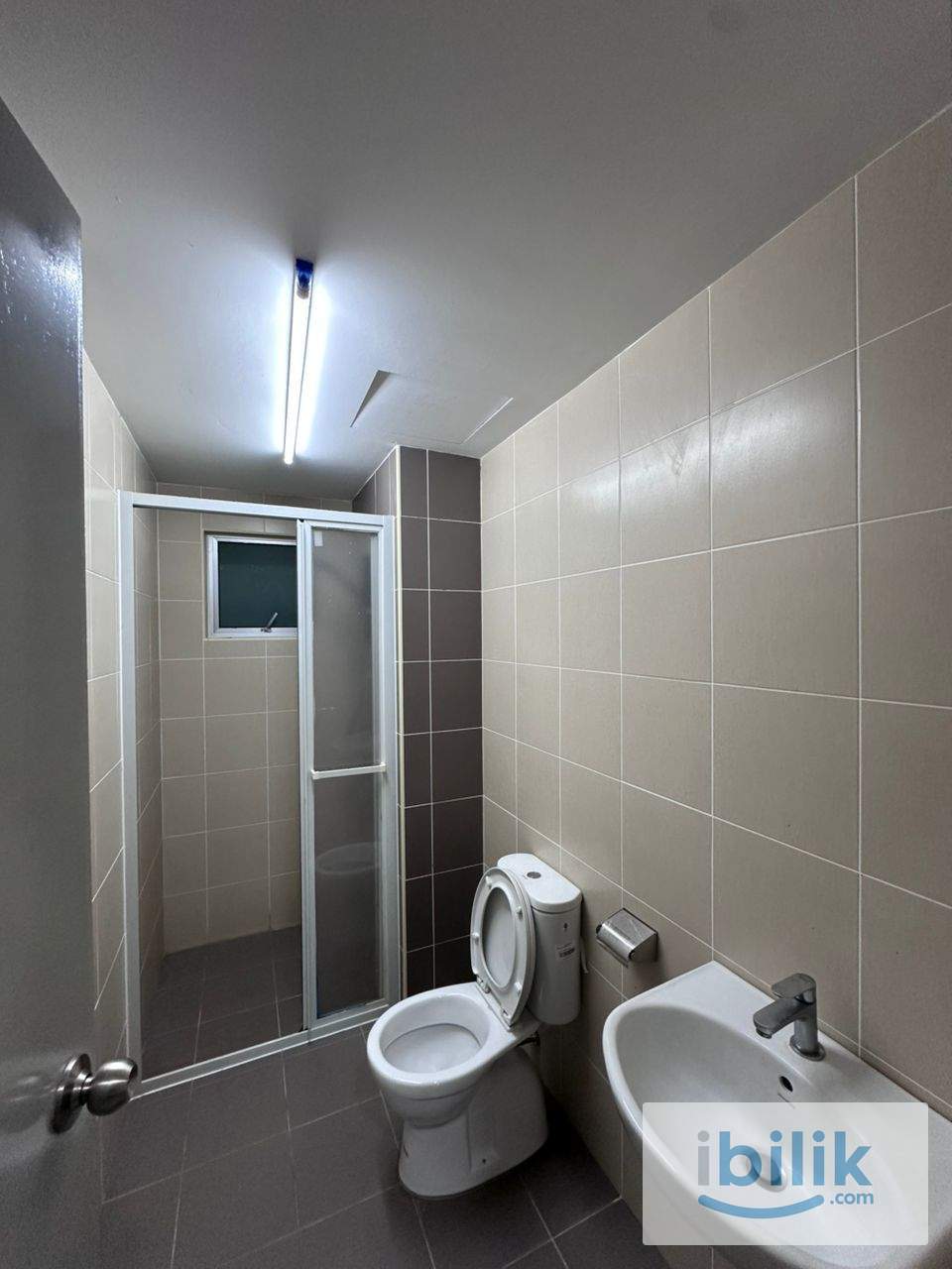 Master Room For Rent | 5min walk to LRT Salak Selatan | WiFi Included - Image 5