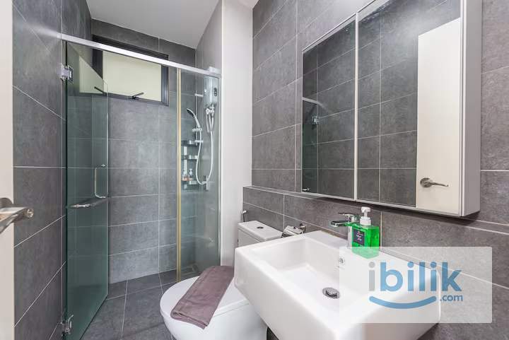 🏡 Master Room Near Sunway Velocity 🛍️ | Walk to MRT Maluri - Image 4