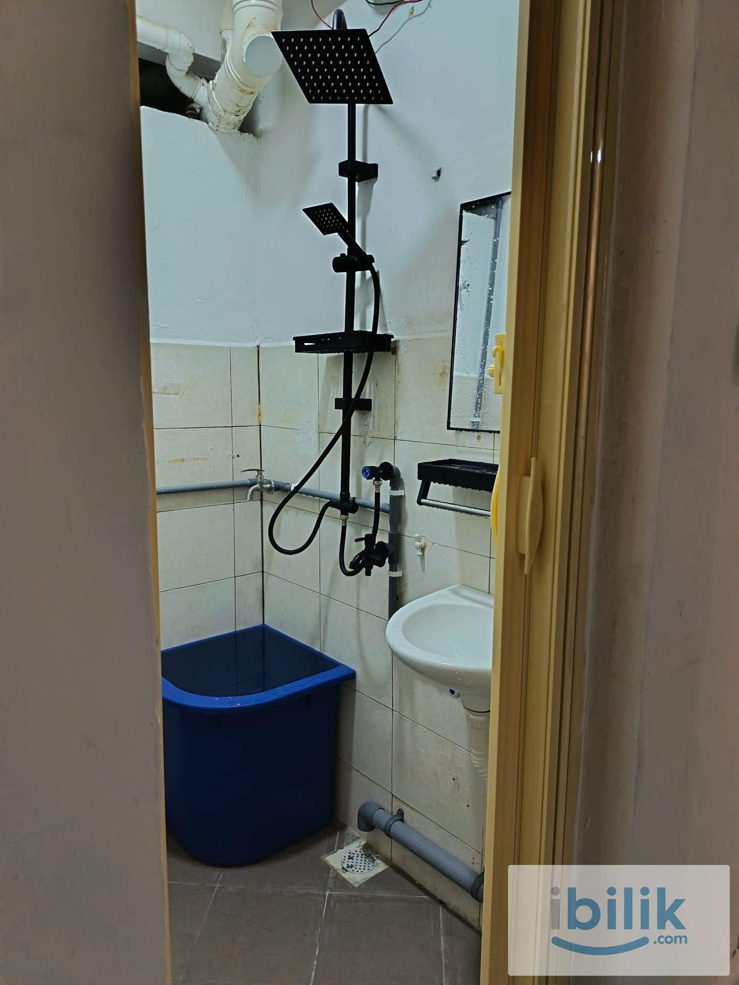 Roomstay Kelisa Ria (Spacious + Aircond) - Image 8
