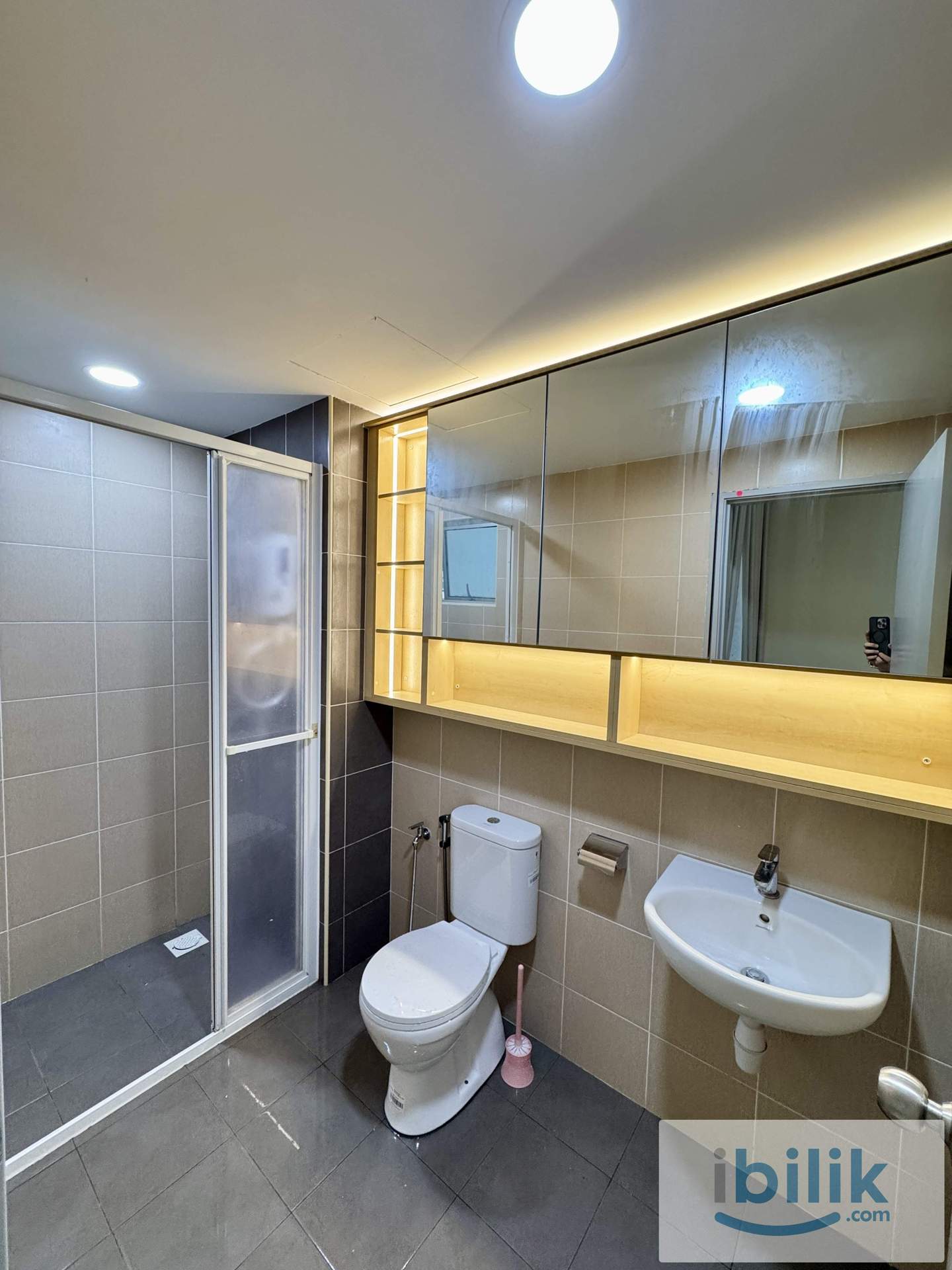 🏡 Cozy Master Room for Rent | Free WiFi & Utilities | Razak City Residence - Image 4