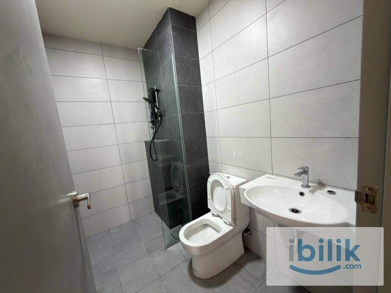 Brand New | Be 1st Tenant 🙋 Near MRT | Middle Room📍The Era Residence Segambut - Image 5