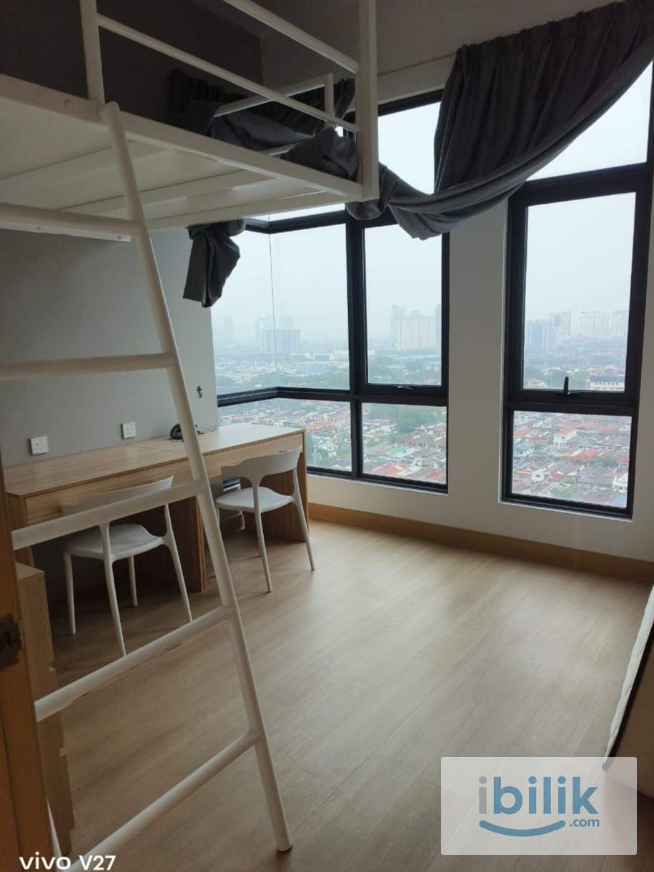 Master Room With Floor To Ceiling Window At SS15✨ - Image 1