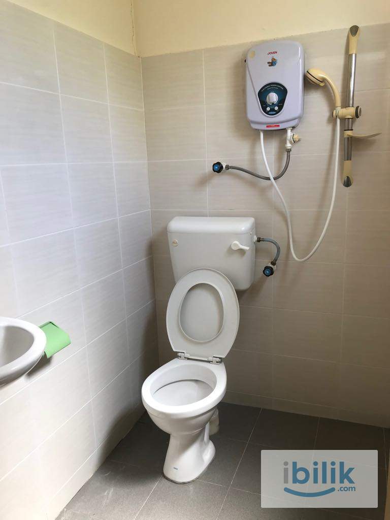 Single Room with private toilet at Jalan TTS 5 Broga, Semenyih - Image 1
