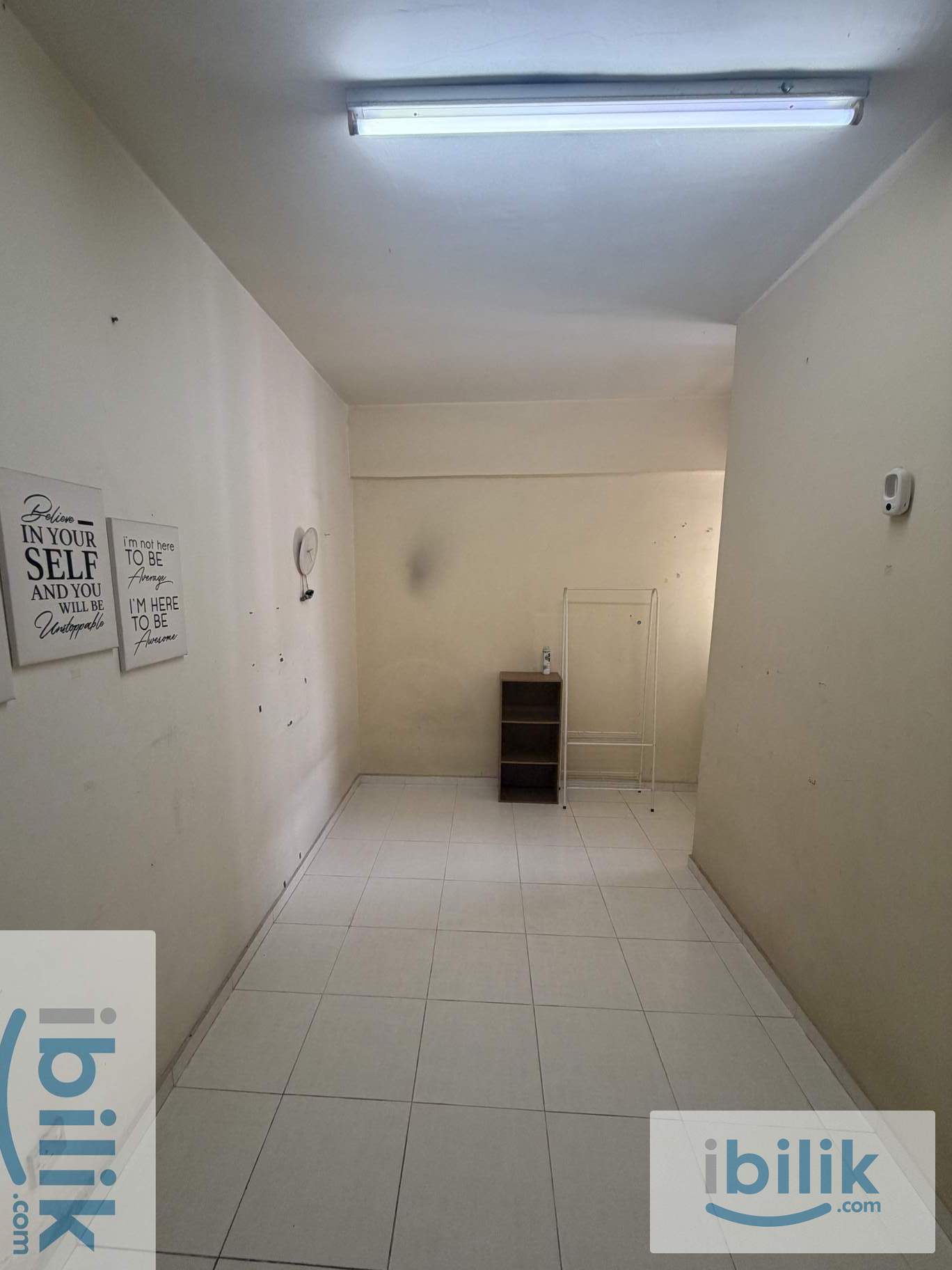 Middle Room Single - Image 1