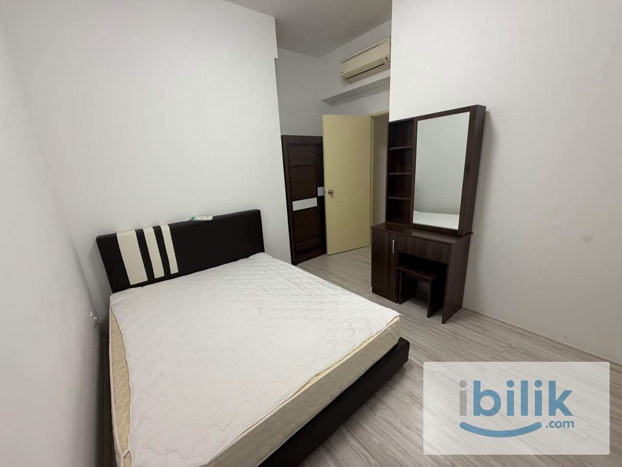 Medium Bedroom with own private bathroom - Image 2