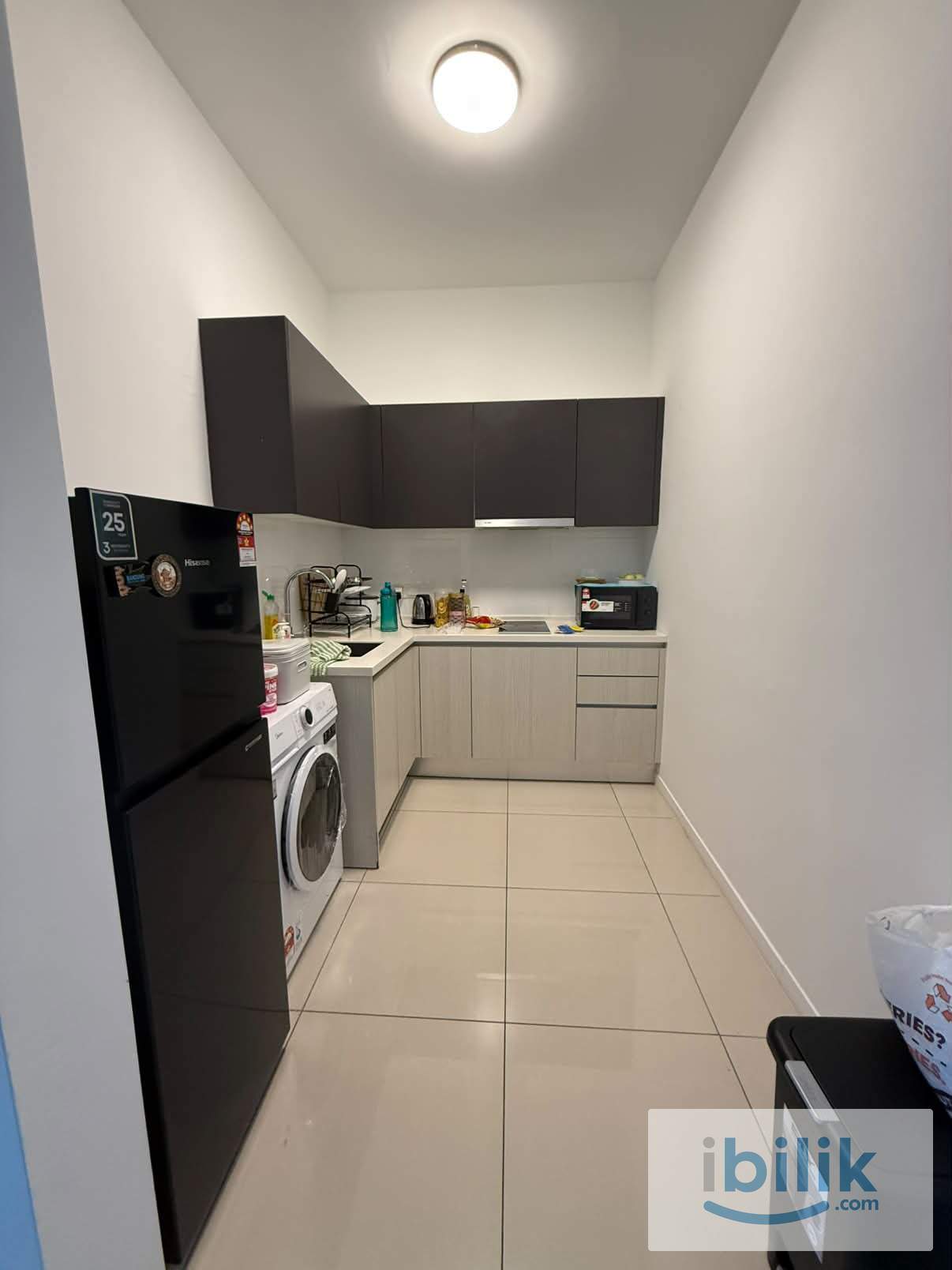 Medium Bedroom with own private bathroom - Image 4