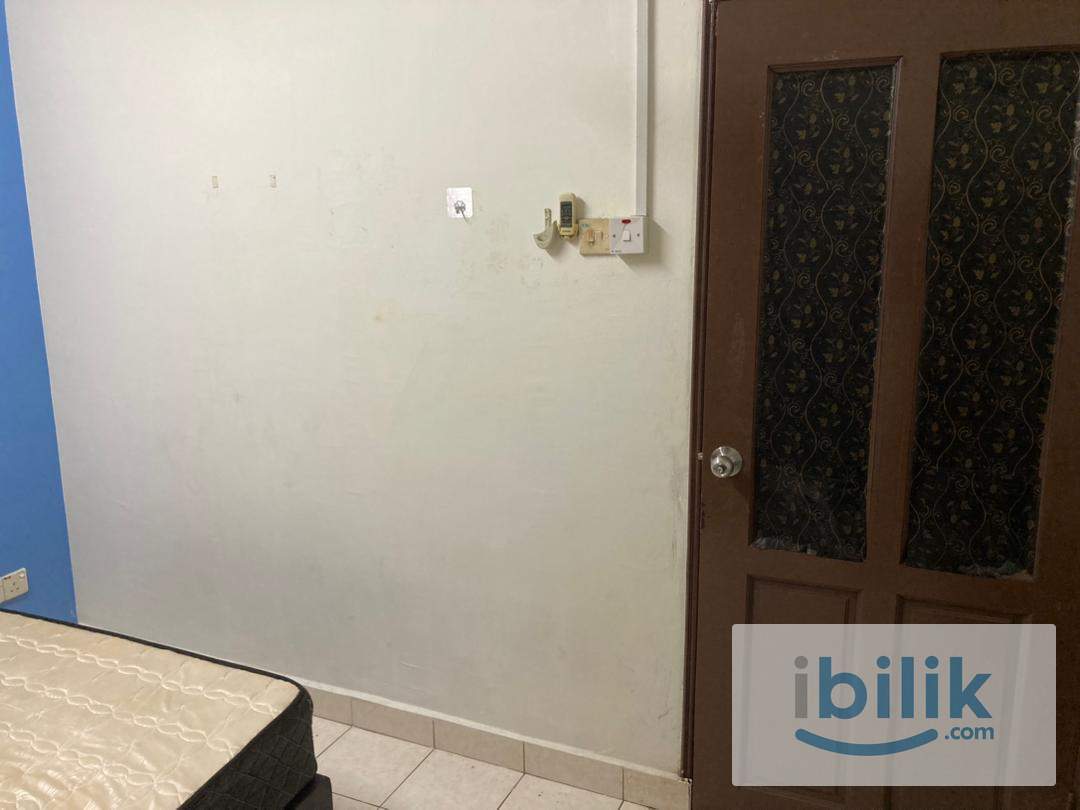 Queen Bed Balcony Room with Window & A/C (Partition) - Image 1