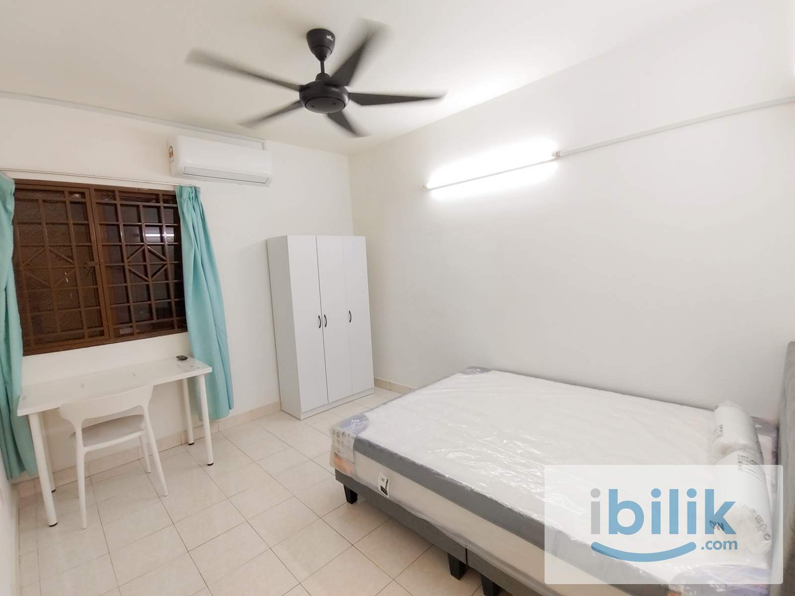 Queen Bed Medium Room with AC & Window - Image 3