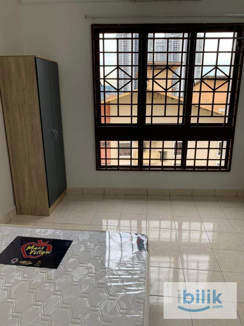 Queen Bed Balcony Room with AC & Window (Partition) - Image 4