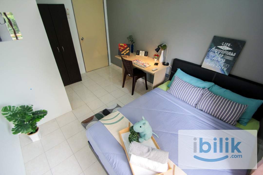 Queen Bed Medium Room with AC & Window (Partition) - Image 3