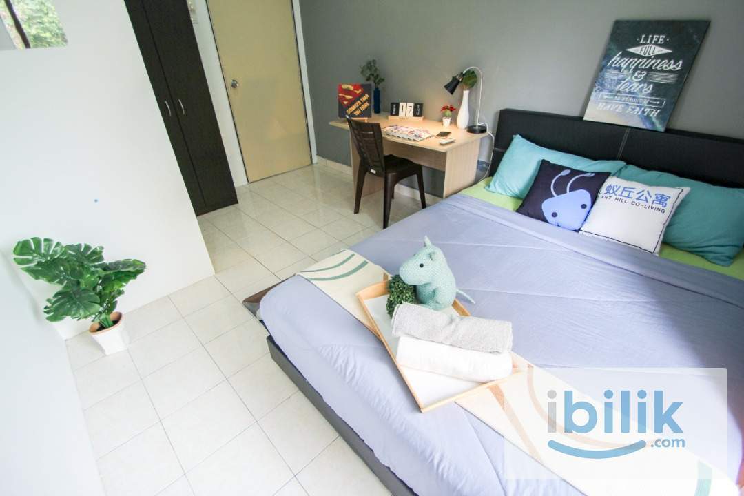 Queen Bed Medium Room with AC & Window (Partition) - Image 2