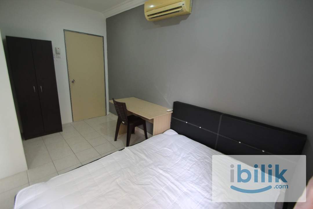 Queen Bed Medium Room with AC & Window (Partition) - Image 5