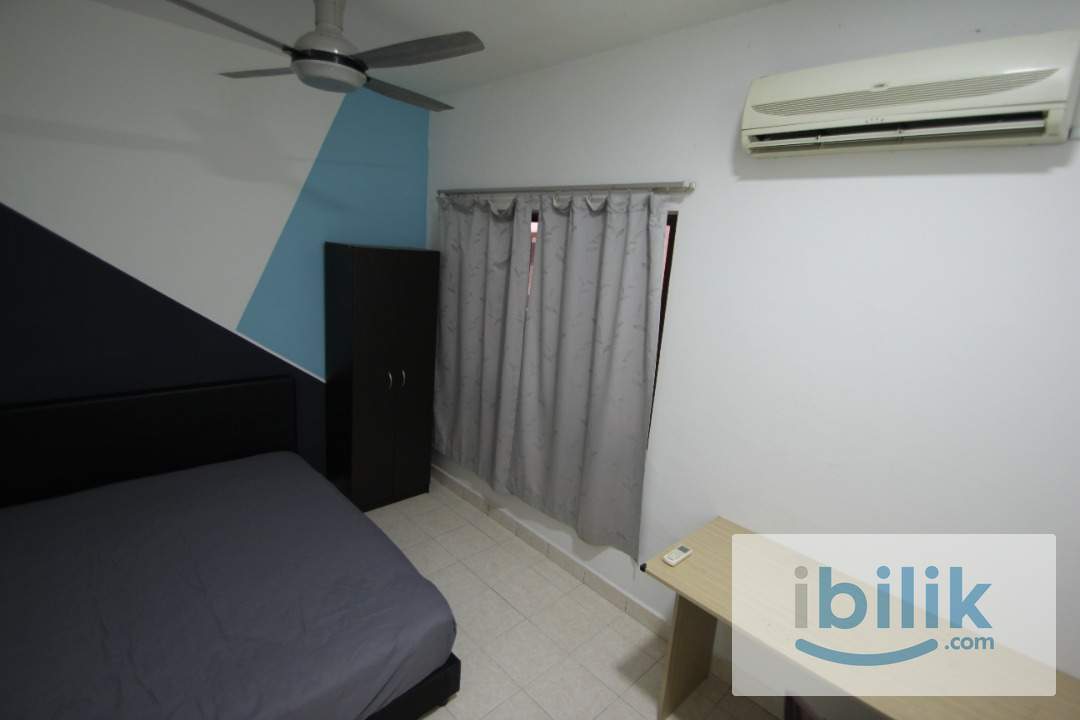 Queen Bed Medium Room with AC & Window - Image 1