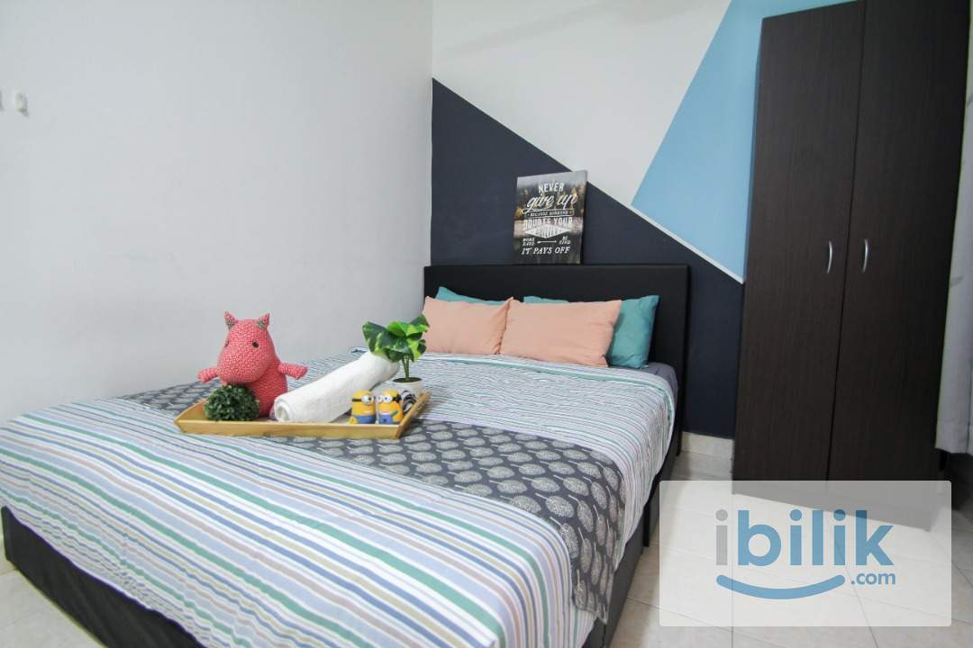 Queen Bed Medium Room with AC & Window - Image 3