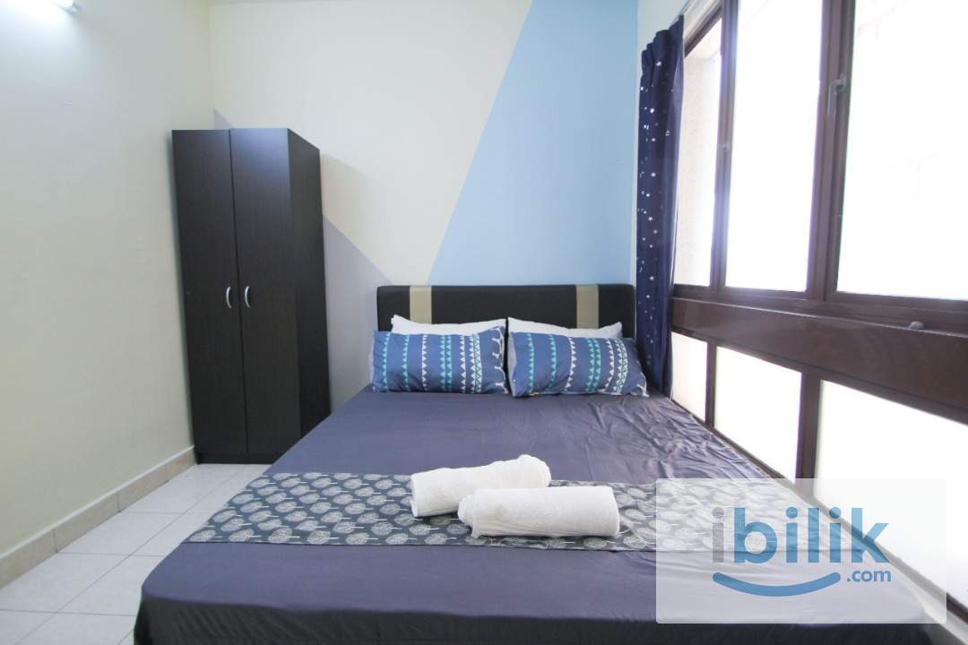 Queen Bed Medium Room with A/C & Window - Image 3