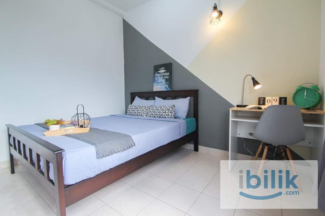 Sri Putramas Super Medium Room with Window & A/C - Image 3