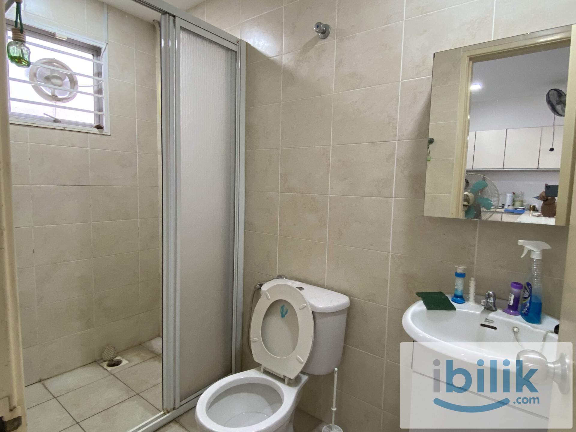 D'ALPINIA Landed House - Single Bed Room with Window & A/C (Partition) - Image 4