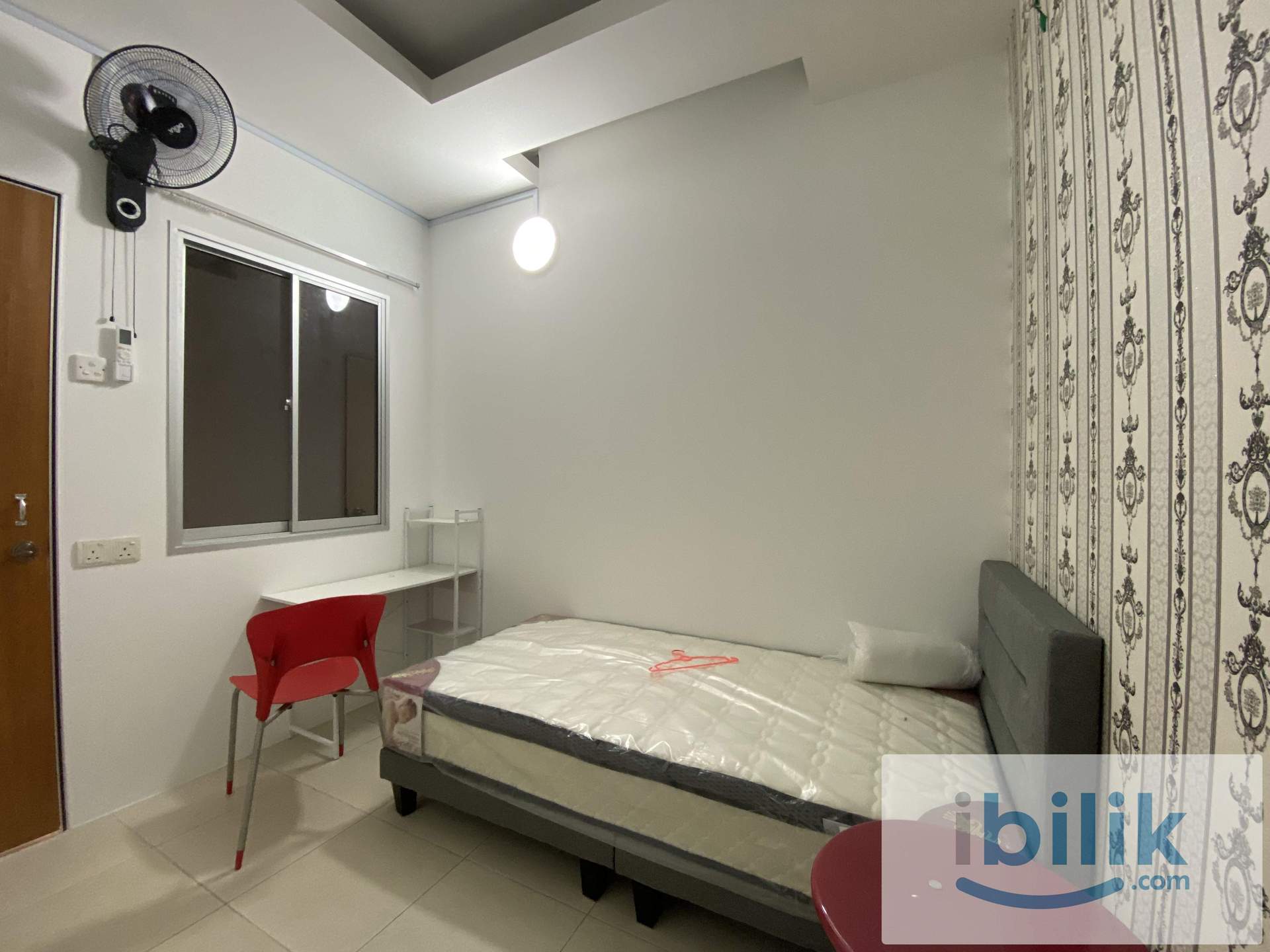 D'ALPINIA Landed House - Single Bed Room with Window & A/C (Partition) - Image 2