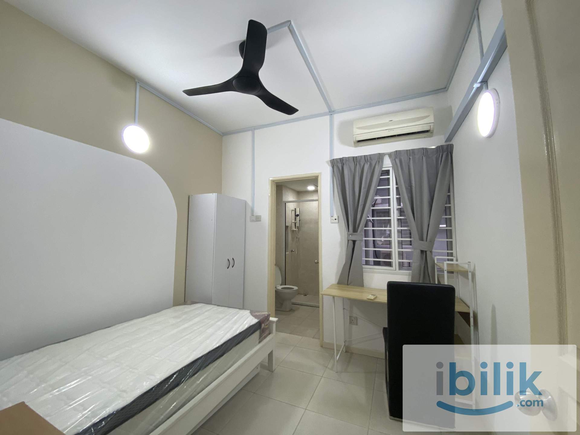 D'ALPINIA Landed House – Super Single Bed Room Private Bathroom with Window & A/C - Image 1