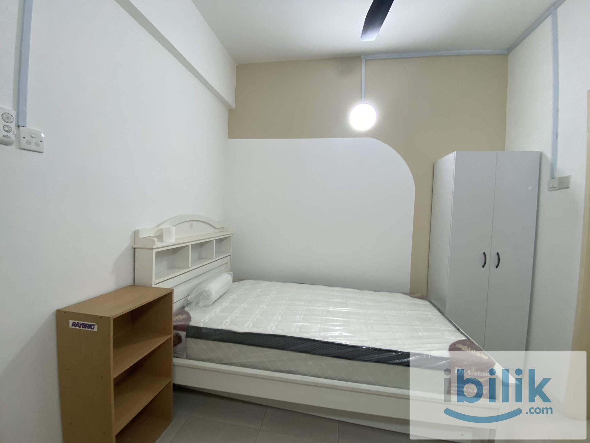 D'ALPINIA Landed House – Super Single Bed Room Private Bathroom with Window & A/C - Image 3