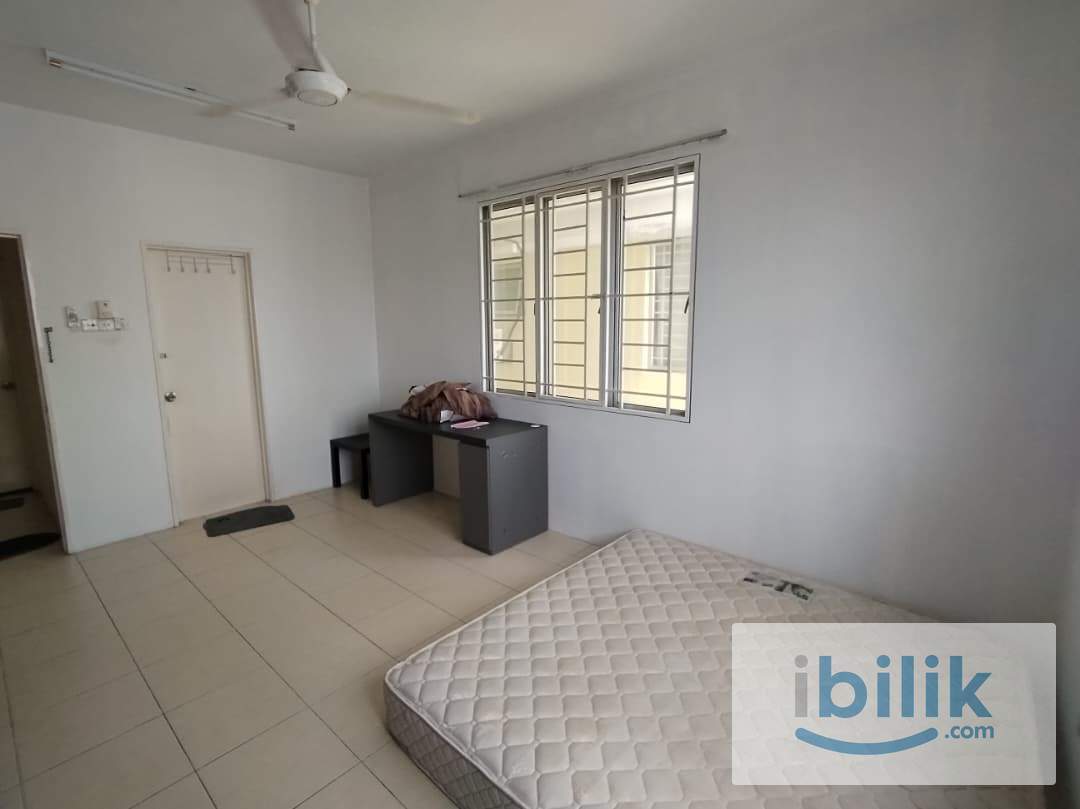 PLATINUM LAKE PV10 King Bed Medium Room with AC, Fan & Window   - Image 2