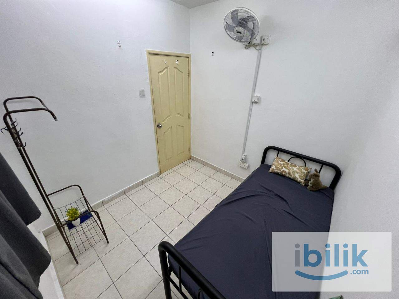 LARGE MIDDLE ROOM NEAR MRT - Image 2