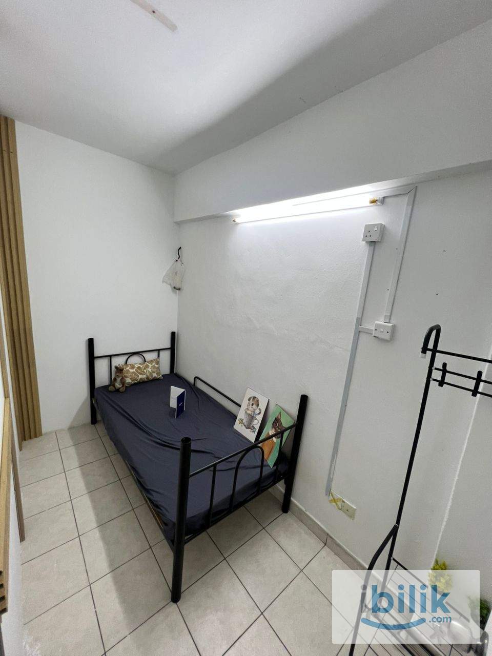LARGE MIDDLE ROOM NEAR MRT - Image 4