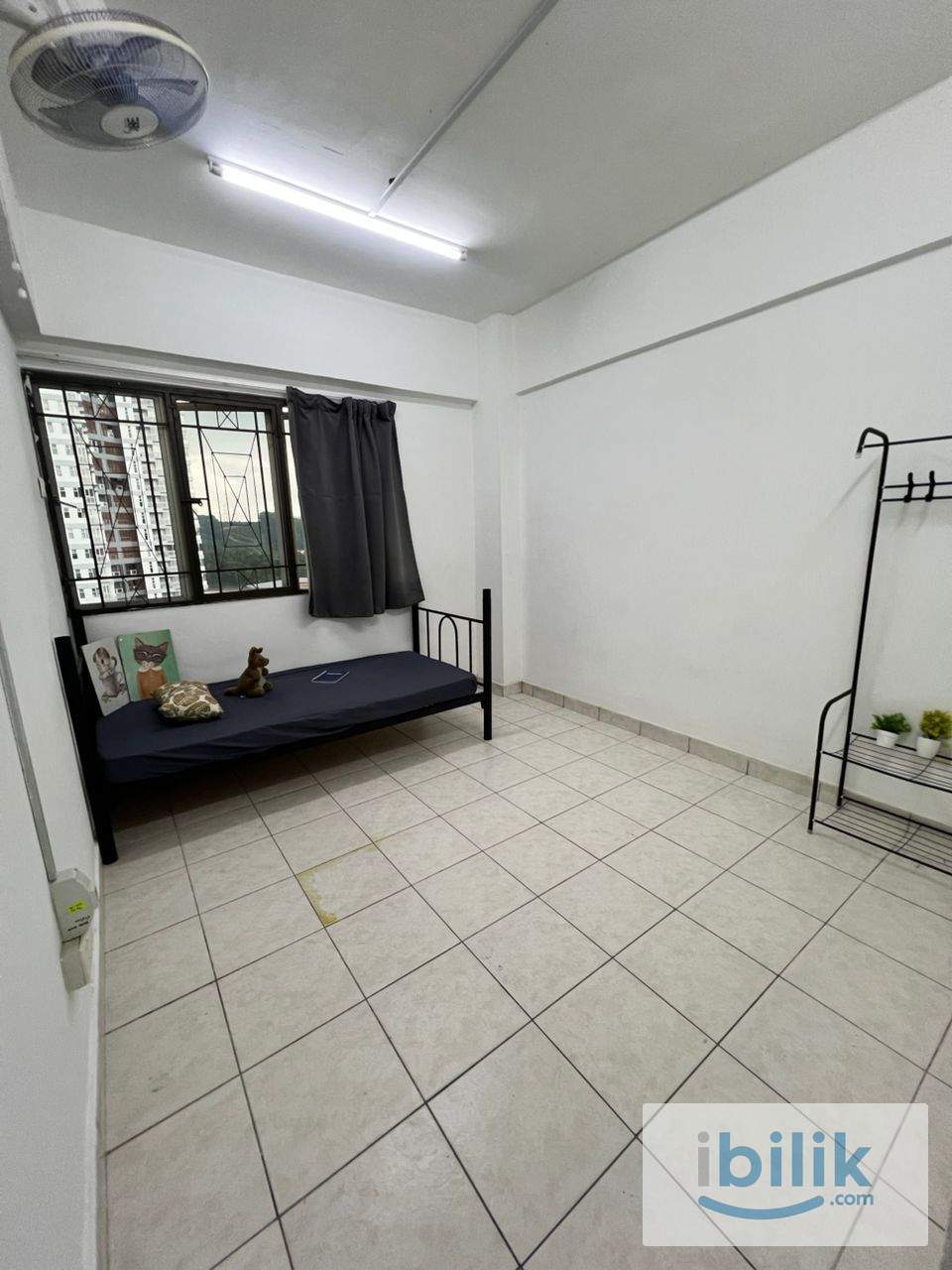 LARGE MIDDLE ROOM NEAR MRT - Image 6