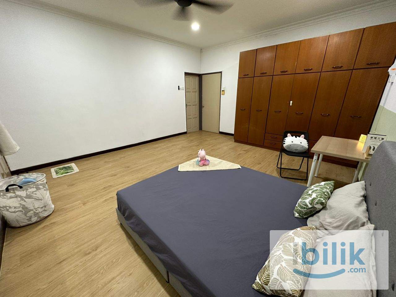LARGE MASTER ROOM WITH OWN LARGE BATHROOM - Image 3