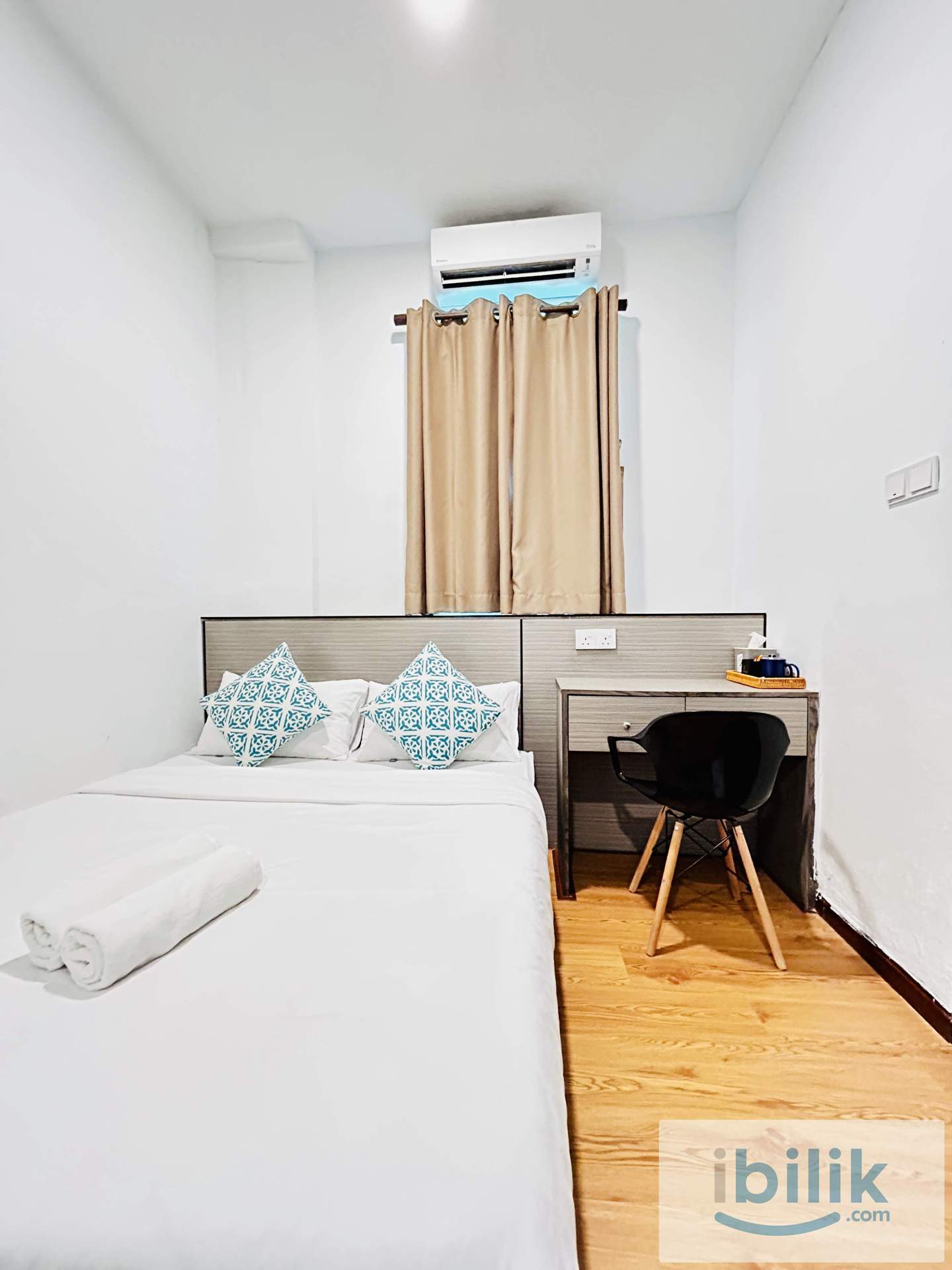 Queen Room - Image 1