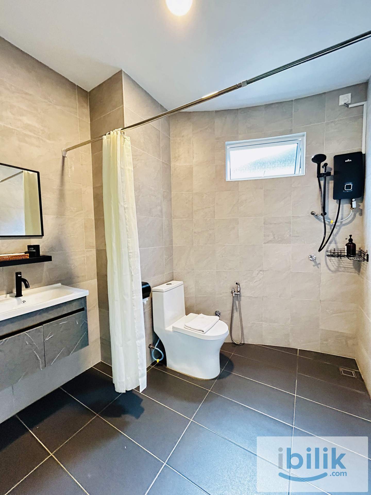 Queen Room - Image 9