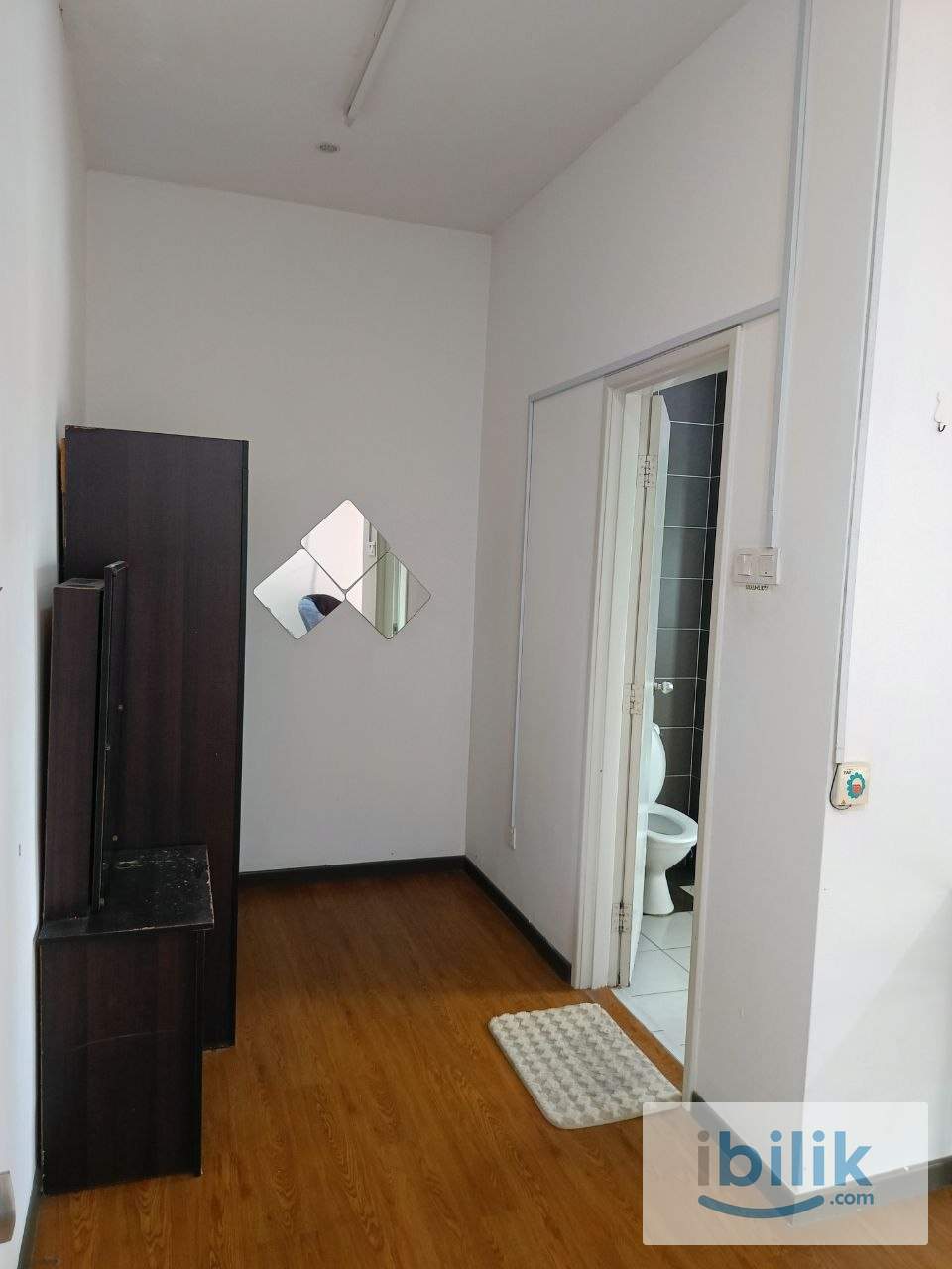🏠 Master Room @ Kemuning Utama | Easy Access KESAS & ELITE Highway | Move In Ready - Image 2