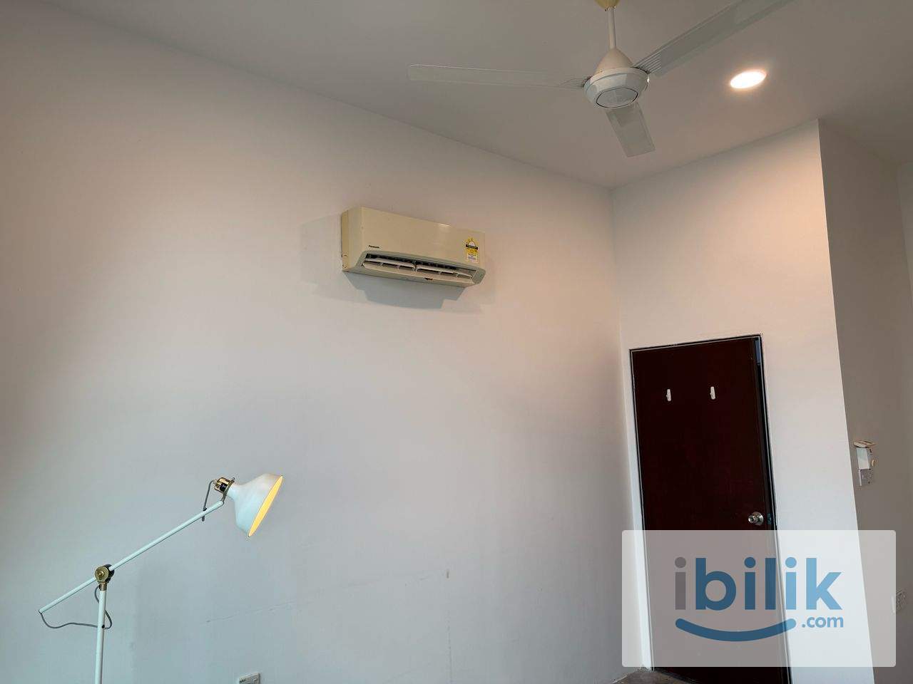 PACIFIC PLACE MEDIUM ROOM FULLY FURNISHED LRT STATION - Image 1