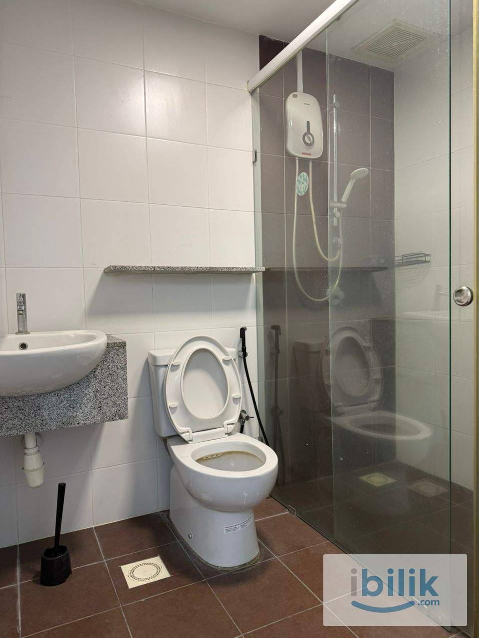 PACIFIC PLACE SINGLE FEMALE BEDROOM FULLY FURNISHED LRT STATION  - Image 6