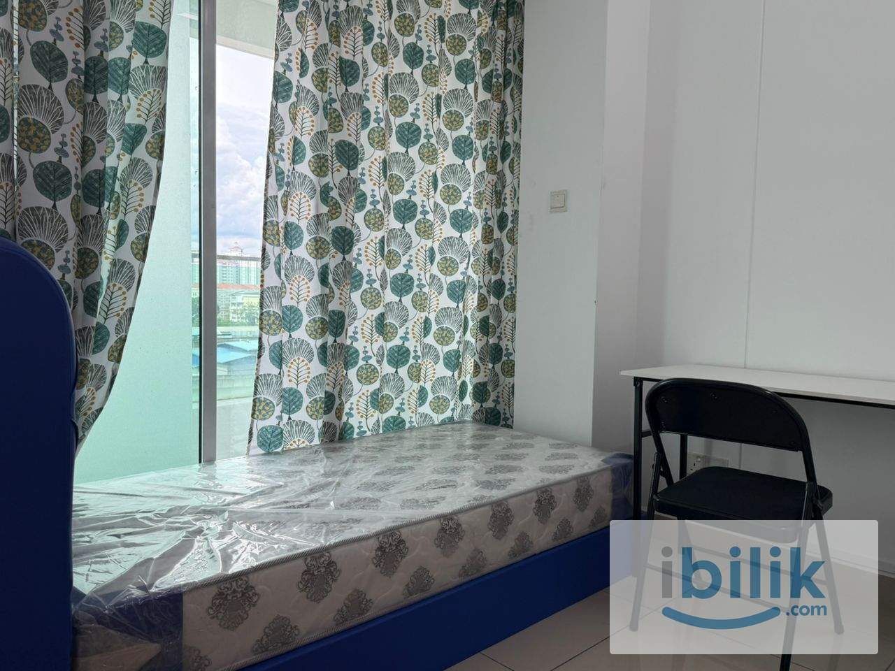PACIFIC PLACE SINGLE FEMALE BEDROOM FULLY FURNISHED LRT STATION  - Image 5