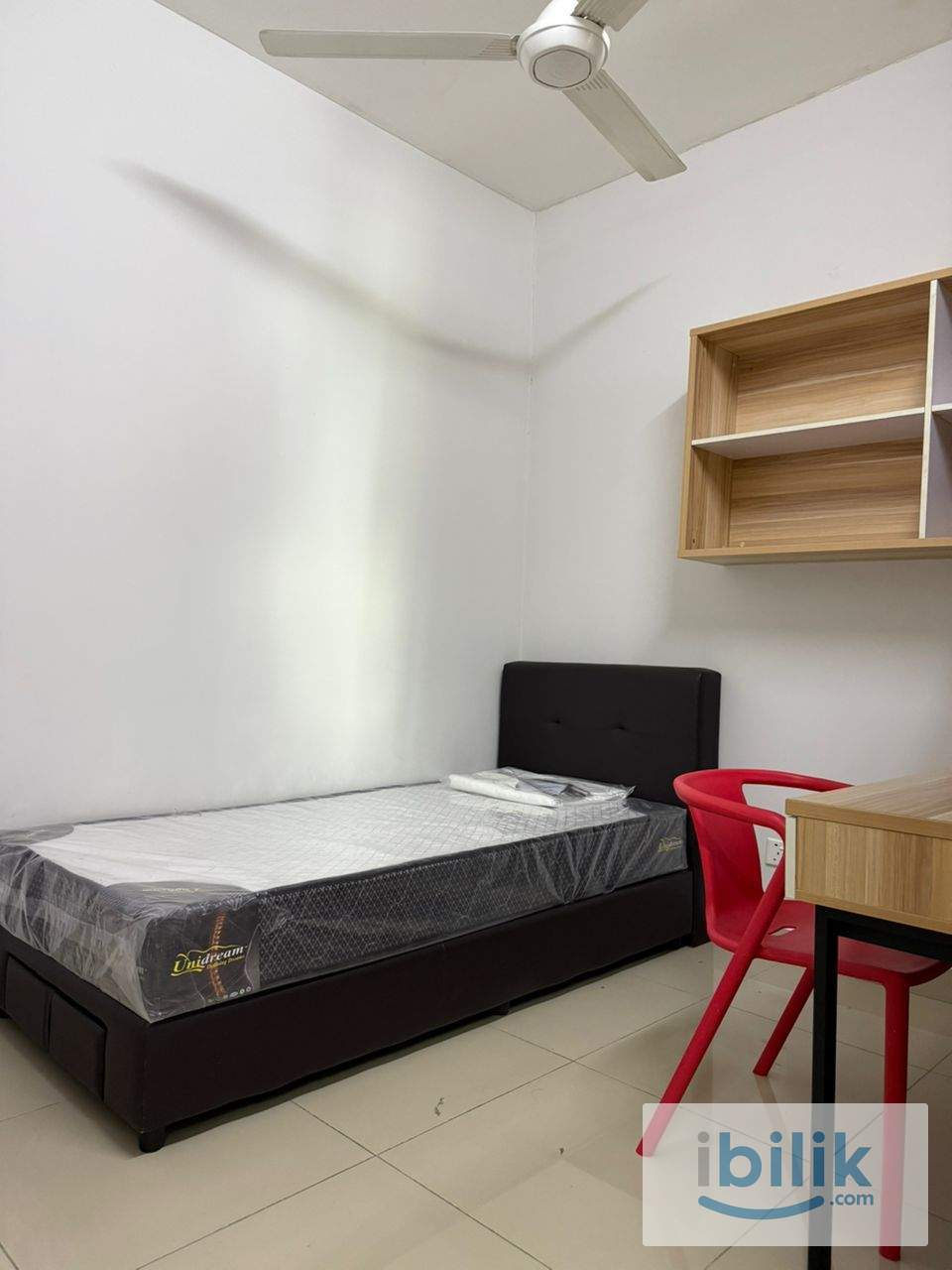 PACIFIC PLACE MEDIUM ROOM FULLY FURNISHED LRT STATION  - Image 1