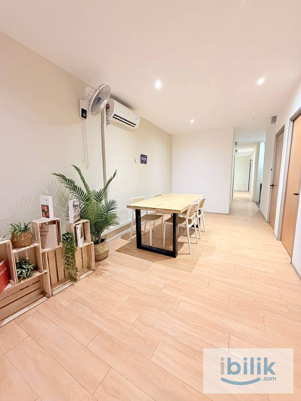 🚨 WOW!! LOOK HERE 🚨 Need a clean & cozy place to stay? 👀 🏠 Hotel-Style Room, Comfortable, spacious & move-in ready 🎉 - Image 4