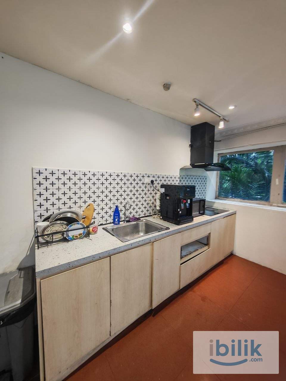 🔥 DON’T MISS THIS 🔥 ✨ Cozy • Clean • Comfortable ✨ Spacious Hotel-Type Room 🛁 Private Bathroom, feel at home instantly 🎉 - Image 4