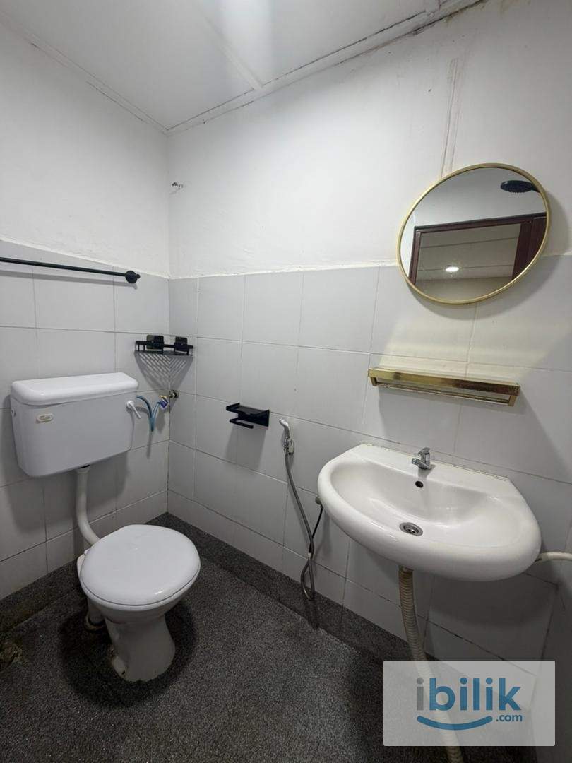🏙️ Brickfields KL New Hostel Available ✨ 🔥 No Deposit Needed 🚶‍♀️ Walk to KL Sentral & All Major Transport 🚆 - Image 2