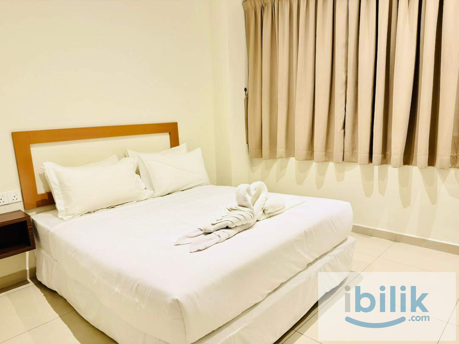 Deluxe Queen Room - Image 2
